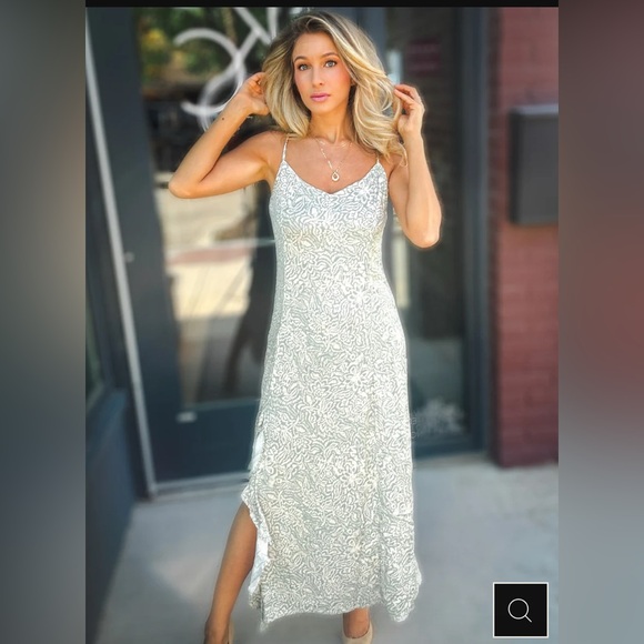 saltwater LUXE Dresses & Skirts - Saltwater Luxe Lillie Midi Dress